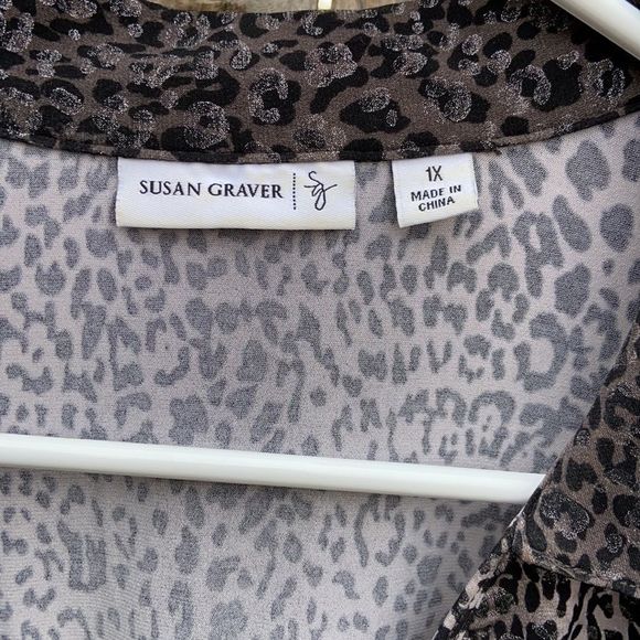 Leopard Print V-Neck Women's Top - Picture 3 of 8